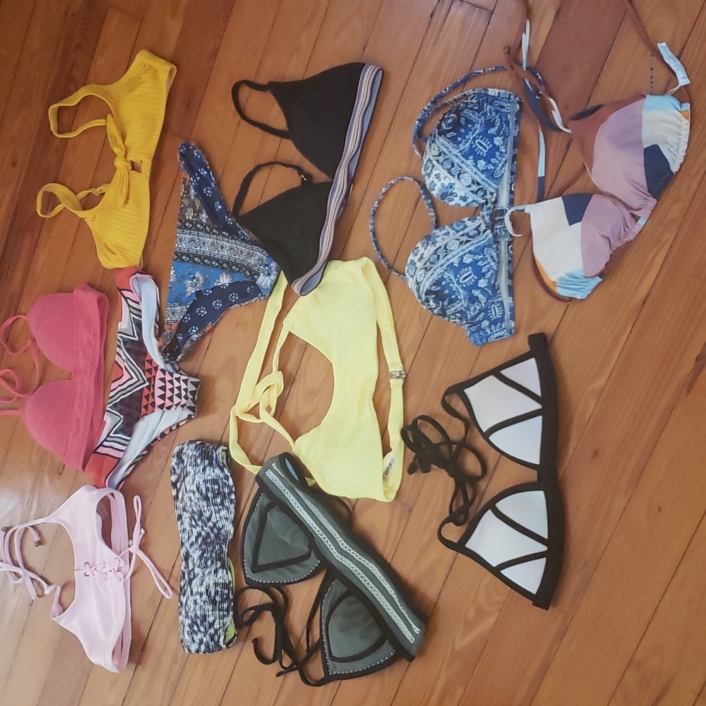 Lot of 12 Mis-Match Swimsuit Tops Bottoms Small